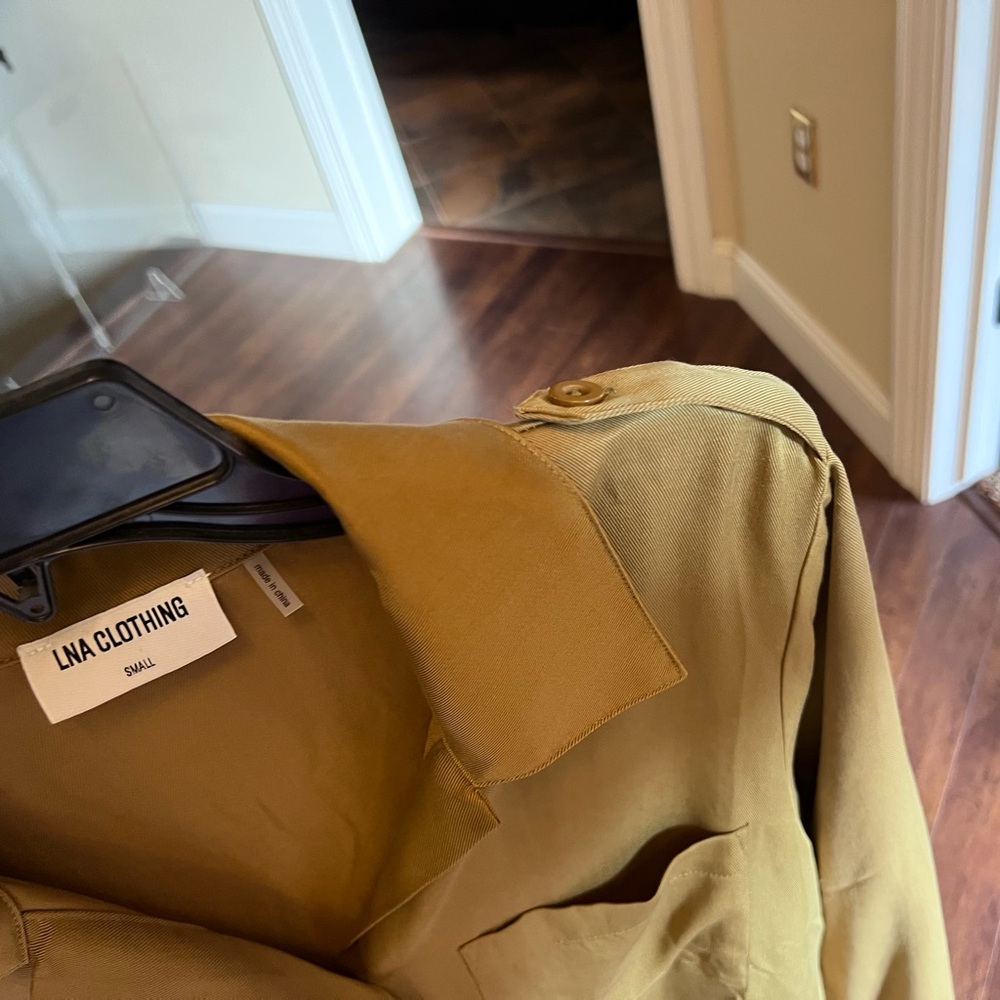 π
½ππ
Ύπ LNA Clothing Drapey Utility Shirt in Fennel Seed - Tencel - Picture 6 of 8
